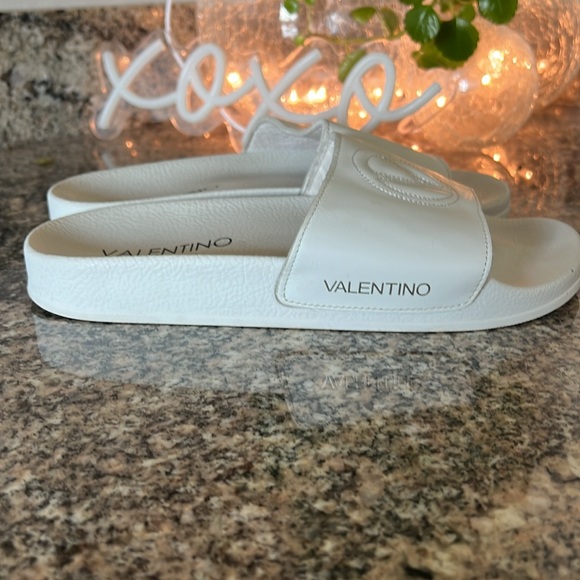 Valentino Samantha Logo Slides - Picture 6 of 9